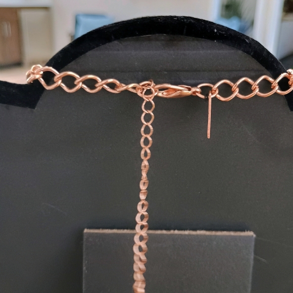 Elegant Rose Gold Necklace - Picture 4 of 4